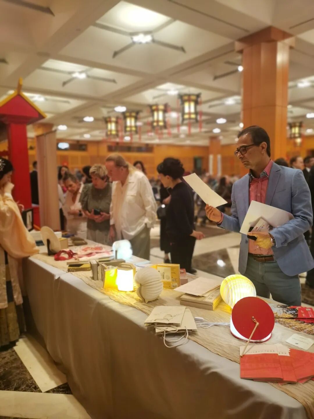 纸越重洋，红星闪耀 丨&ldquo;红星宣纸&rdquo;亮相中国驻美大使馆&ldquo;茶和天下&rdquo;雅集